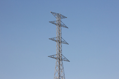 高电压电力铁塔上天空背景