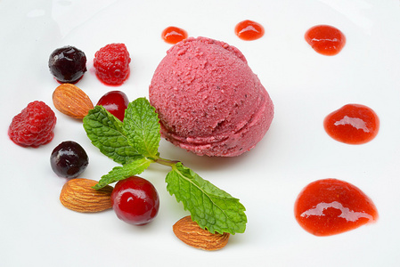 自制的有机草莓冰糕冰激淋