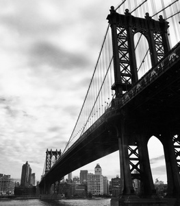 曼哈顿大桥在黑色和白色的图片样式