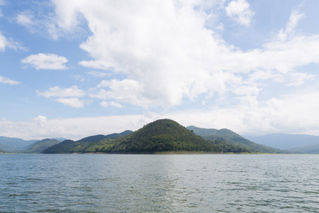 山和水中坝