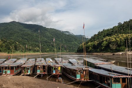 在湄公河上的船屋视图