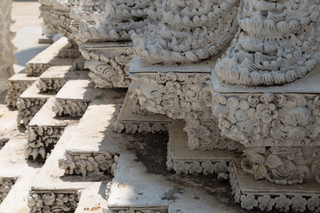 泰国雕塑上的寺庙建筑