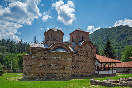 中世纪教会在 Poganovo 修道院圣约翰神学家和厄马河峡谷