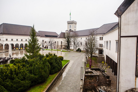 Ljubljanica 河和卢布尔雅那，斯洛文尼亚中部的看法。卢布尔雅那城堡