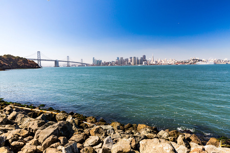从宝岛到旧金山海湾大桥的景色
