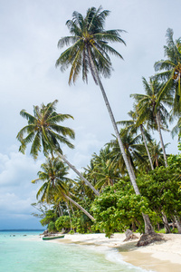 在 Karimunjawa 岛上的热带海滩