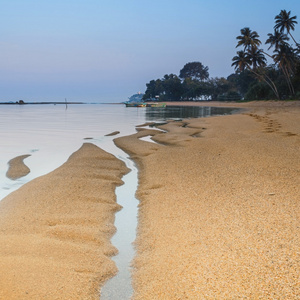 贝鲁沃勒，斯里兰卡。海滩 Moragalla