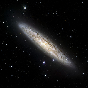 观测星系系统这幅图像的孤立元素