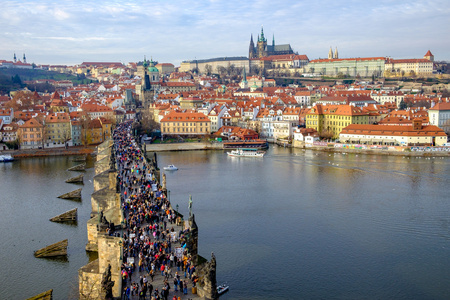 布拉格，捷克共和国2015 年 12 月 19 日  查理大桥与 c