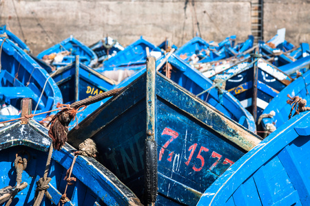 索维拉，摩洛哥2013 年 5 月 4 日 蓝色渔船在港口
