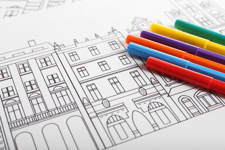 建筑物和彩色铅笔绘图