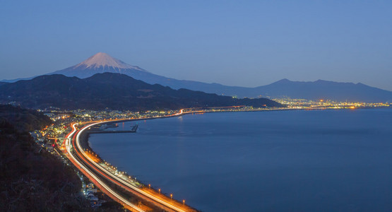 Tomai 高速公路和骏河湾