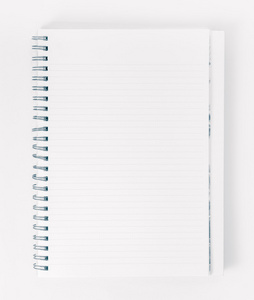 在白色背景上的空白便笺簿