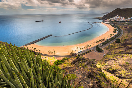 las teresitas 海滩，特内里费岛，西班牙的视图