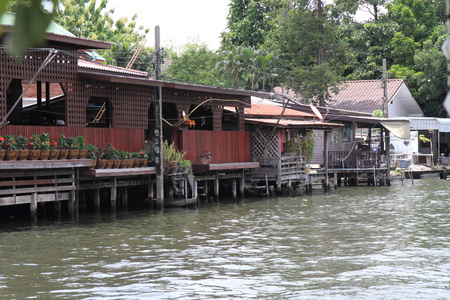 漂浮在湄南河，河，曼谷，泰国的房子