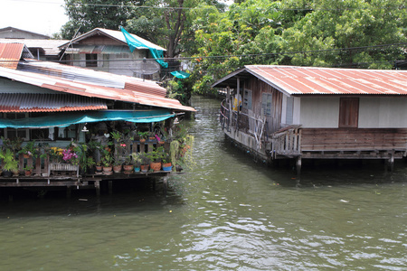 漂浮在湄南河，河，曼谷，泰国的房子