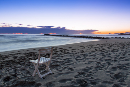 在海滩上椅子