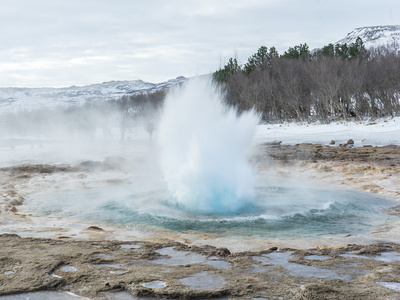 在冰岛南部的 Geysir