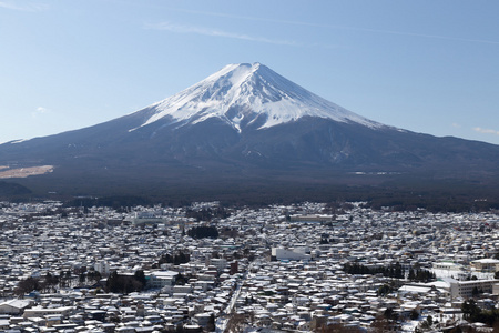 在冬天，日本富士山