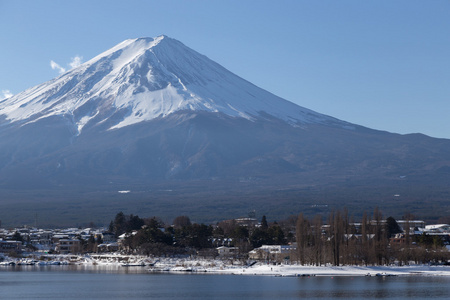 在冬天，日本富士山
