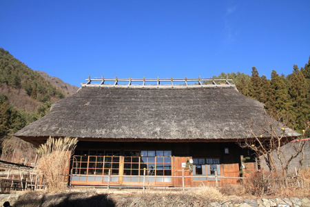 日本的茅草的屋顶房子西湖山梨县，日本