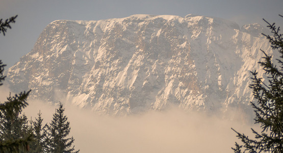 雪盖的山