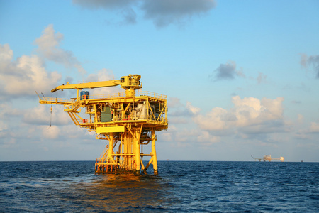 生产石油和天然气 石油和天然气工业和辛勤工作的海上施工平台 生产平台和操作过程的手动和自动功能