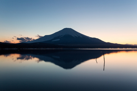 富士山和日落山中湖
