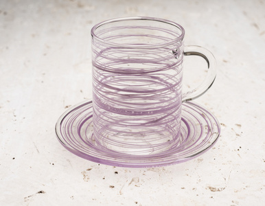 水晶杯具紫色条纹的特写