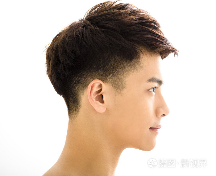 有魅力的年轻男人的脸的特写肖像
