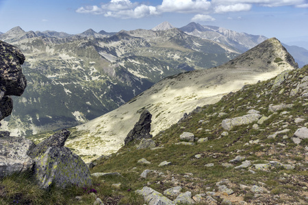 Pirin 山小 Polezan 峰的壮观全景