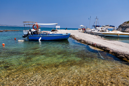 在希腊的罗兹岛海边老传统美丽渔船