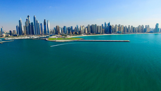 迪拜，阿拉伯联合酋长国。城市天际线的鸟瞰图