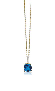 蓝色的蓝宝石宝石诞生石项链与钻石上白色孤立。垫层削减石