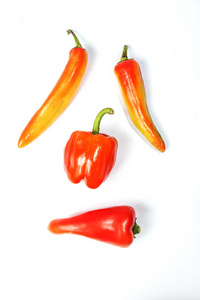 四个不同的红辣椒