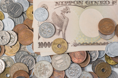 日本日元纸币和硬币。金融概念