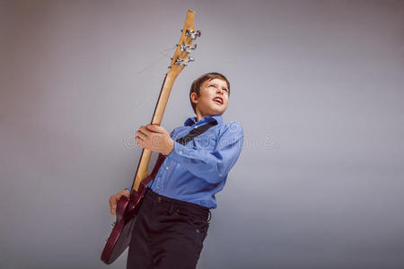 小孩 运动员 吉他手 工具 乐趣 艺术 肖像 音乐家 古典的
