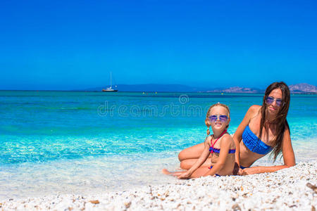 假日 海洋 白种人 女孩 享受 养育子女 海滩 自然 成人