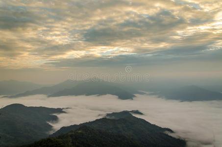 阳光 山谷 黎明 朦胧 旅行 日落 秋天 日出 薄雾 范围