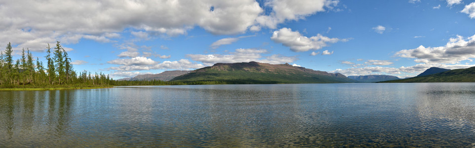 Putorana 高原湖全景