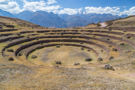 马里印加梯田废墟附近的马拉什秘鲁