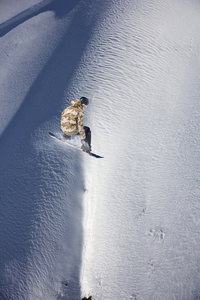 山上的滑雪跳。极端的冬季运动