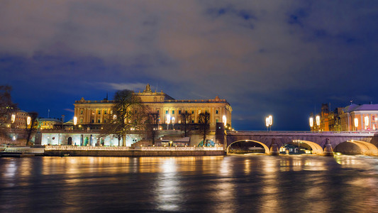 晚上在斯德哥尔摩建立国会大厦