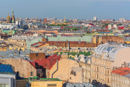 城市景观视图从柱廊的圣艾萨克大教堂，圣彼得堡，俄罗斯