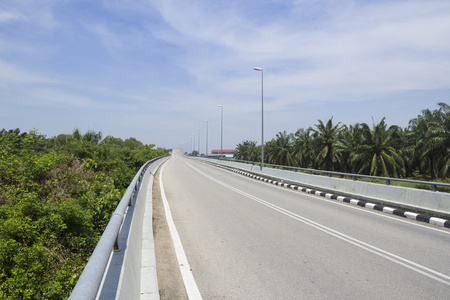 农村公路公路为速度驱动器旅途，空自由桥路线运动旅行的