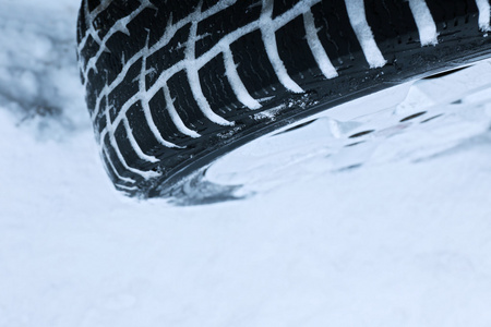 冬季轮胎中雪