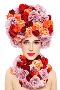 在花式假发的多彩玫瑰女人