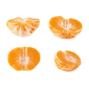 白背上分离出的新鲜多汁橘子果实的一半