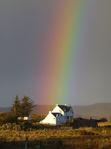 别墅和在苏格兰斯凯岛的彩虹