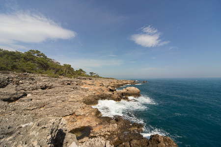 美丽的海天堂海滩上的蓝天白云背景